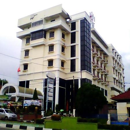 Pia Hotel Pangkalpinang Pangkalan Baru Экстерьер фото