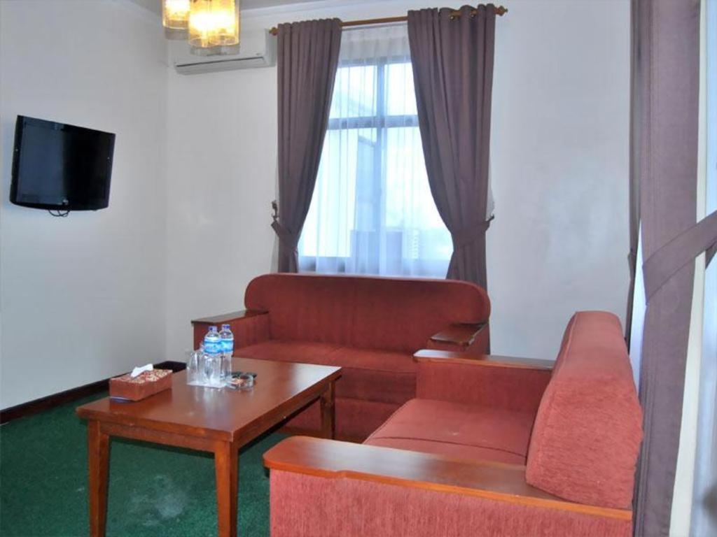 Pia Hotel Pangkalpinang Pangkalan Baru Экстерьер фото